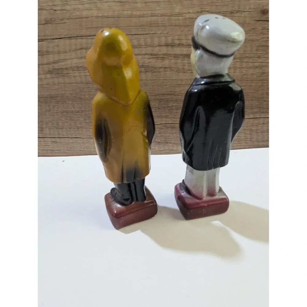 Vintage HK Old Salty and Capn Pepper Plastic Salt and Pepper Shaker Set Nautical